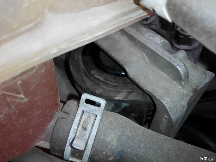 福克斯2011款,机脚架还有进气道有点异常,麻烦懂行的给看看.