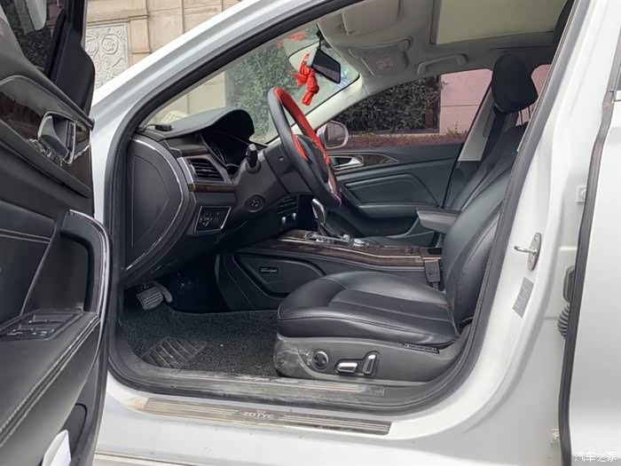 价格不贵的众泰z700还有电吸门曾经真的惊呆了我