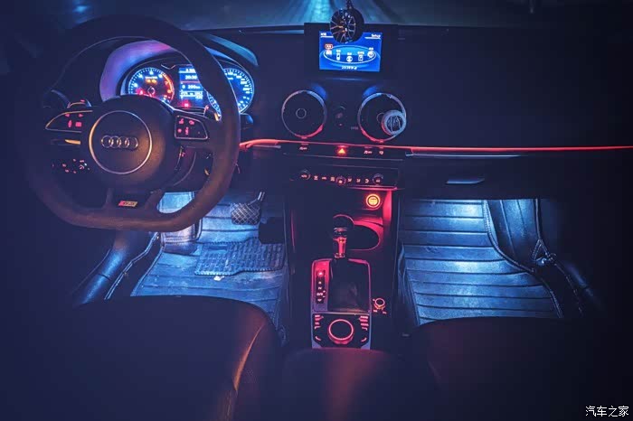 奥迪a3夜间写真