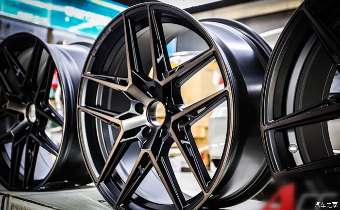 沉稳大气中透露出野心奥迪a8改装分享