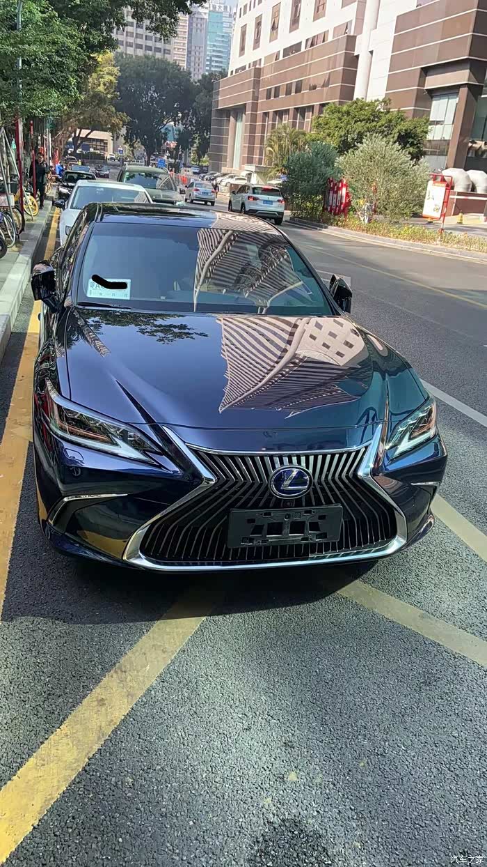 18款es300l行政版宝蓝色竹内饰19万公里能出多少广州牌