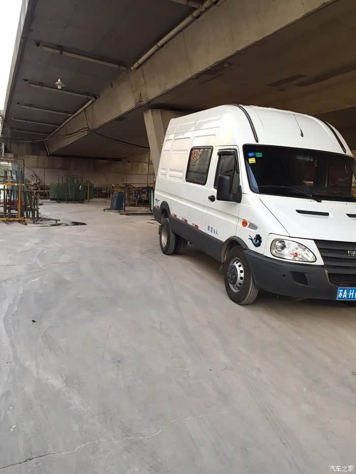 依维柯有半盲窗吗