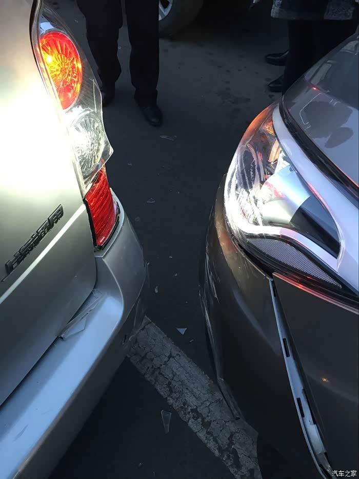 【图】追尾了,心疼_北京现代ix35论坛_汽车之家论坛