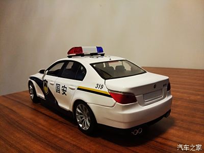 新人入坑,1:18野馬 m5警車(申個精唄)