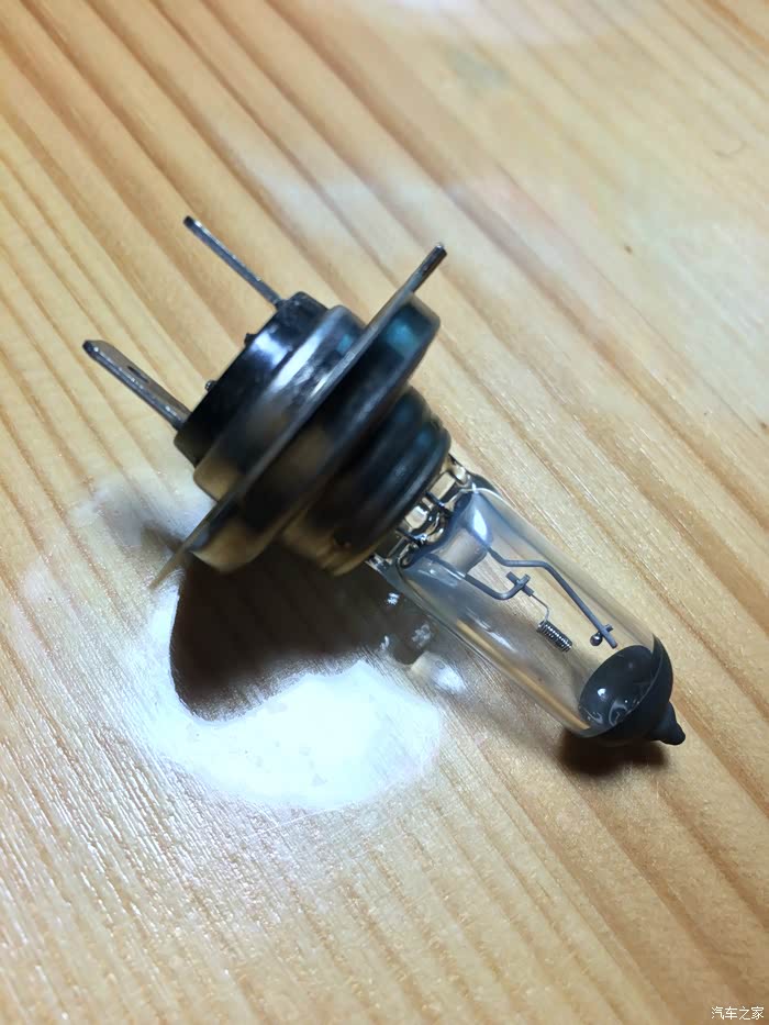 图新换的灯泡2个月就坏了