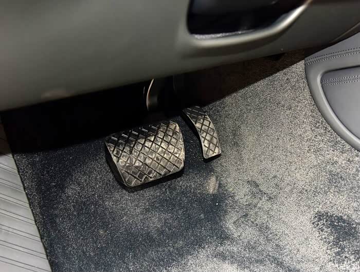 新迈腾的油门踏板