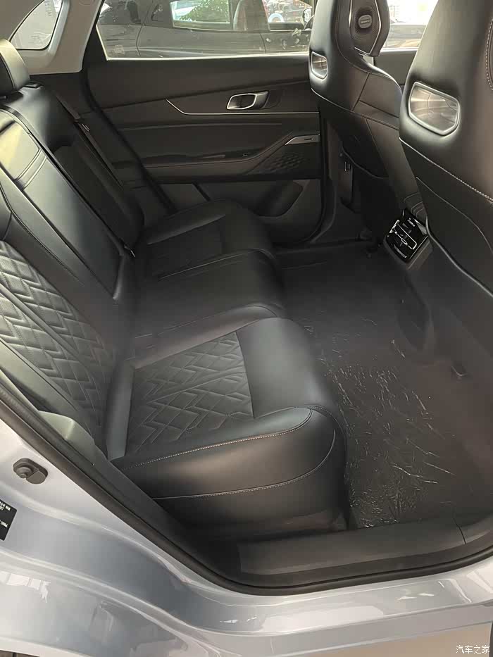 长安unik后排空间真的很赞