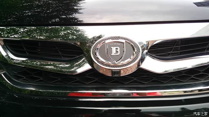 比亚迪s7车标小改用比亚迪电动车标