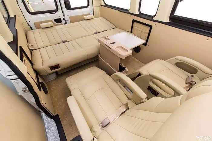 朋友那看到的大通v80换了座椅瞬间逼格满满
