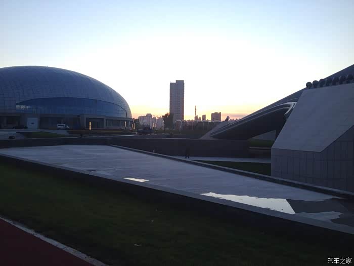 蓄势待发即将竣工举办电影节的吉林市体育馆