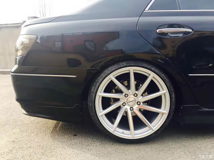 锐志改装19寸轮毂nkmz绞牙避震效果看图