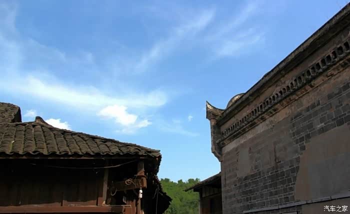 黄师塔前江水东,春光懒困倚微风.