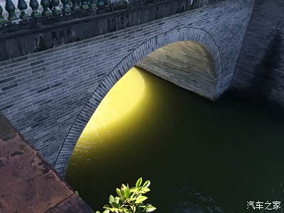 归水桥阳光也想挤入这圆拱形桥洞