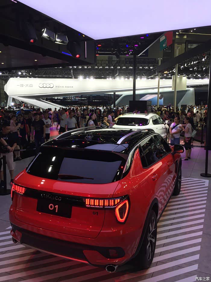 图片看到01红色是车顶配黑色,好看!是否有车身和车顶多种配色?