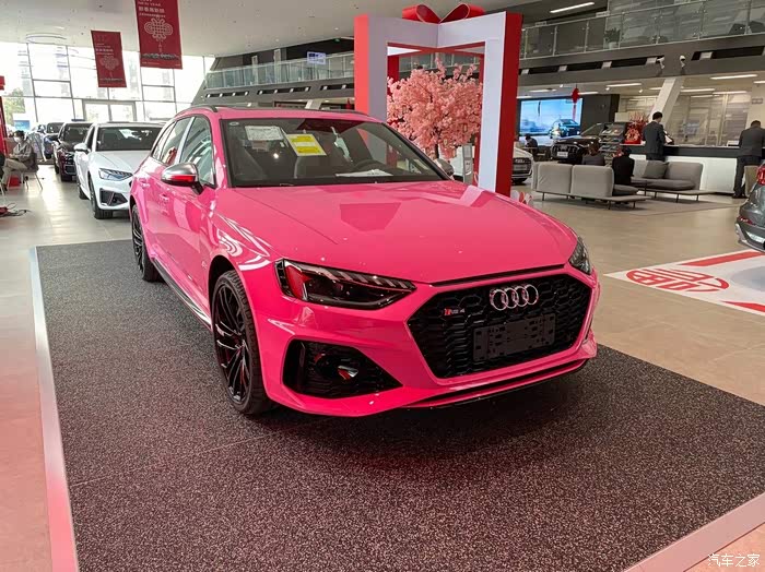 粉色奥迪rs4这才是猛男该开的车