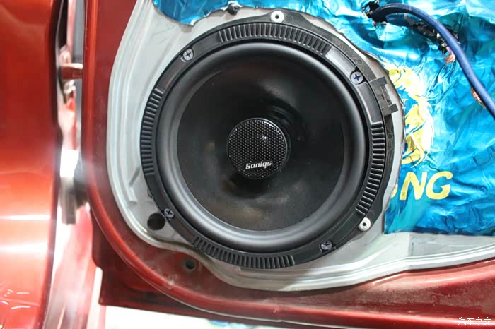 经典福克斯音响简单升级 不一样的感受