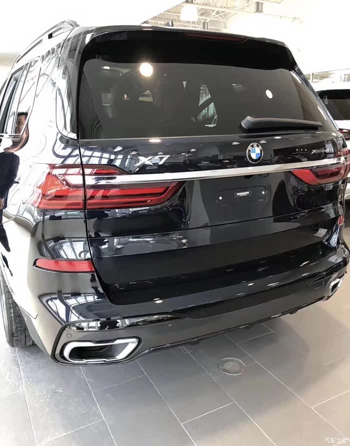 宝马x7到店实拍图有钱人的新玩具马上要来了