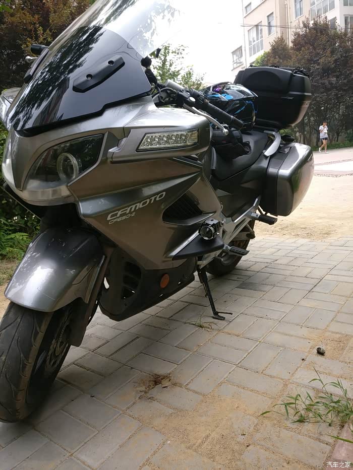 12年春风650tr2钛金灰色