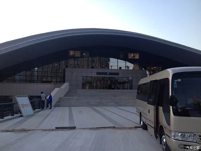 蓄势待发即将竣工举办电影节的吉林市体育馆