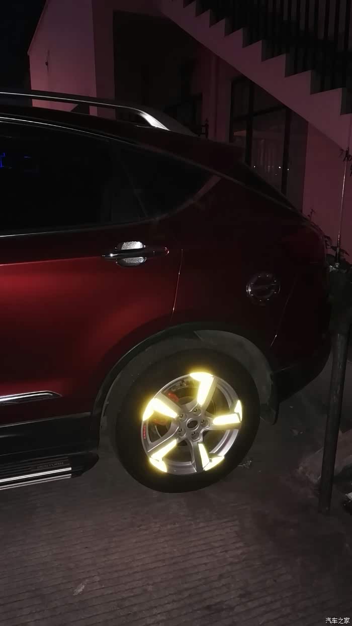 【图】红色小8轮毂贴晚上效果似"风火轮_奔腾x80论坛_汽车之家论坛