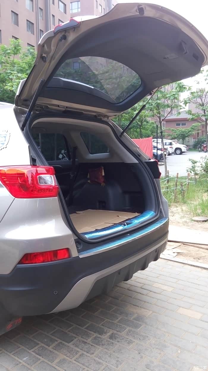 大连cs75车友俱乐部366展示75强大的后备箱
