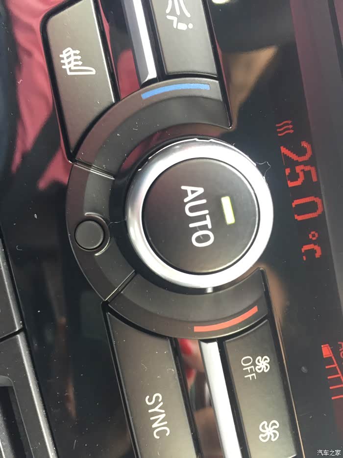 空调auto按钮下的小黑按钮是刚嘛用的呢?