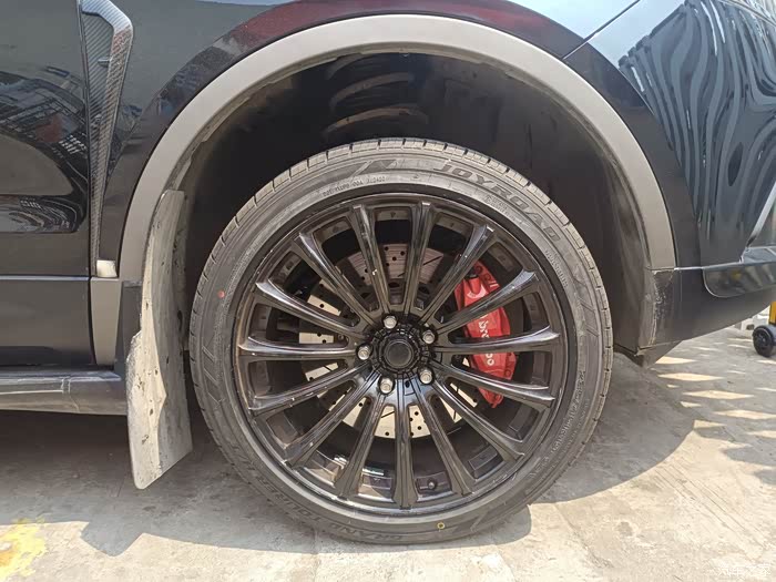 我刚换了四条乐路驰轮胎,抓地力不错也不贵,国产出口品牌.