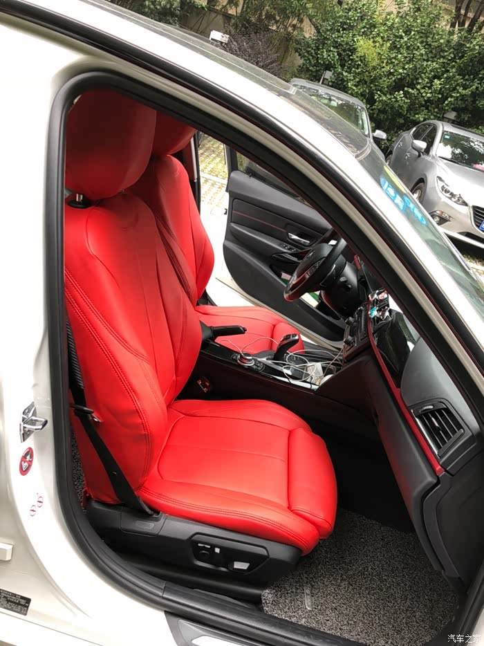          直觉得红色内饰