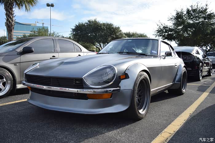宽体尼桑280z.