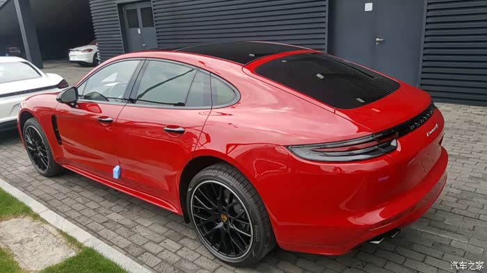 17款胭脂红帕拉梅拉4s提车