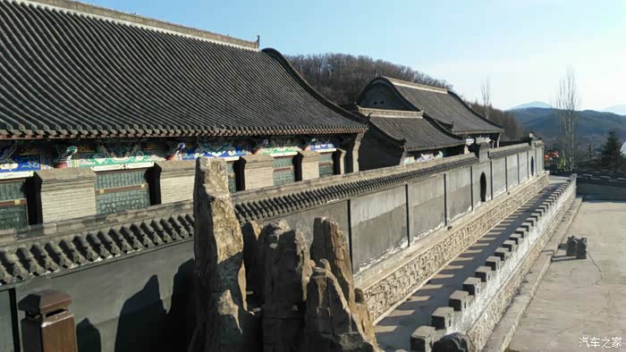 驾80 直奔吉林 参观满族王府三合院