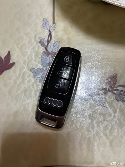 买路虎顺手提一辆奥迪a8