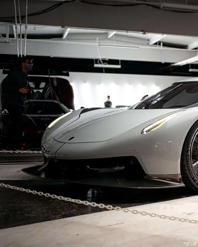 白色的柯尼塞格regera跑车你见过吗