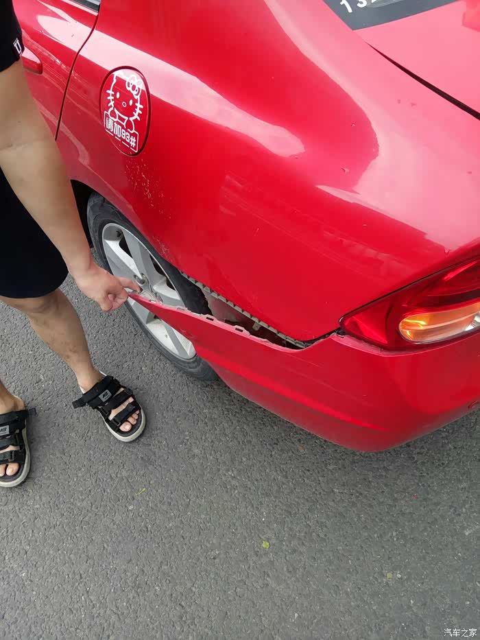 追尾低头调空调不小心追了一个老款思域哎哎哎