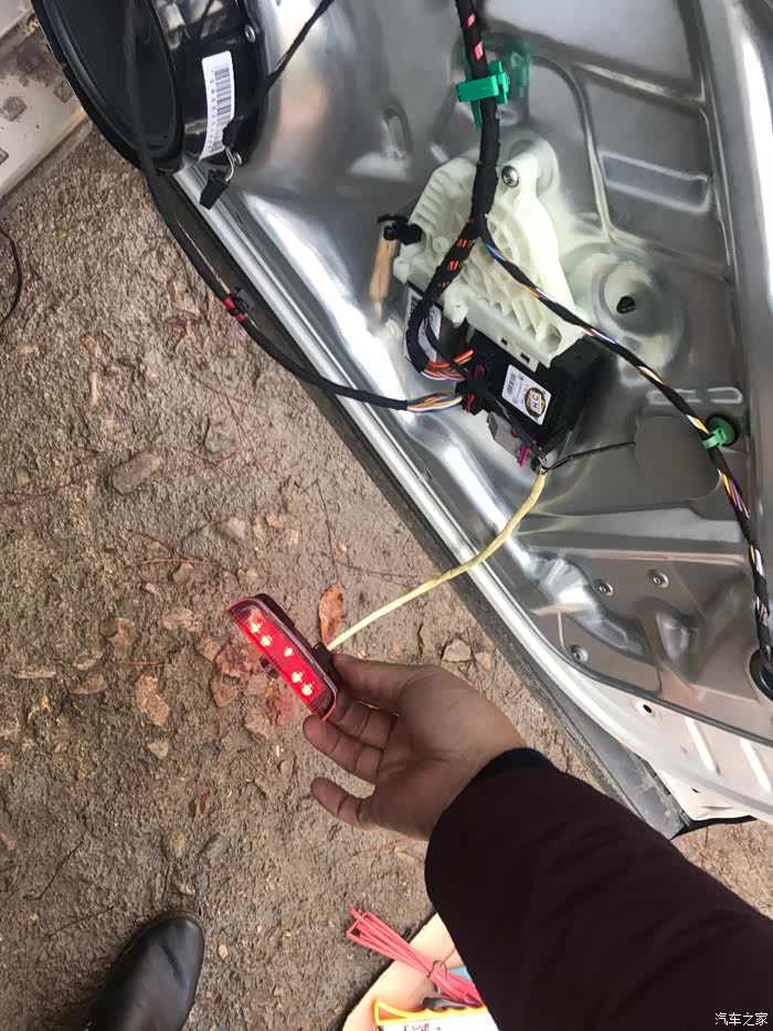 4t今天下午搞两个门的门灯和led拉手,超详细_途观/途观l论坛_汽车之家