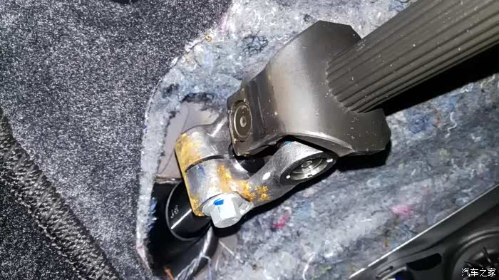 生锈的转向轴,无伤大雅.