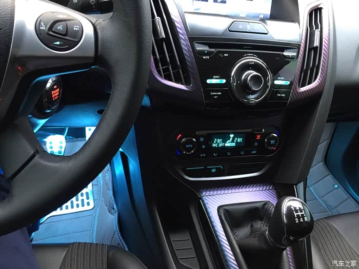 【图】今天给小车来了一套氛围灯_福克斯论坛_汽车之家论坛