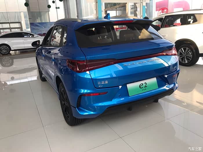 这个蓝色的电车真不错