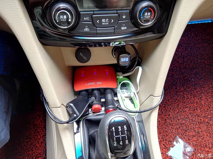 终于解决了16款宝骏730u盘舱盖盖不上的问题及安装手机架