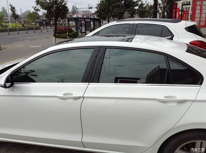 望前辈赐教 白色的车贴什么颜色的膜好看些