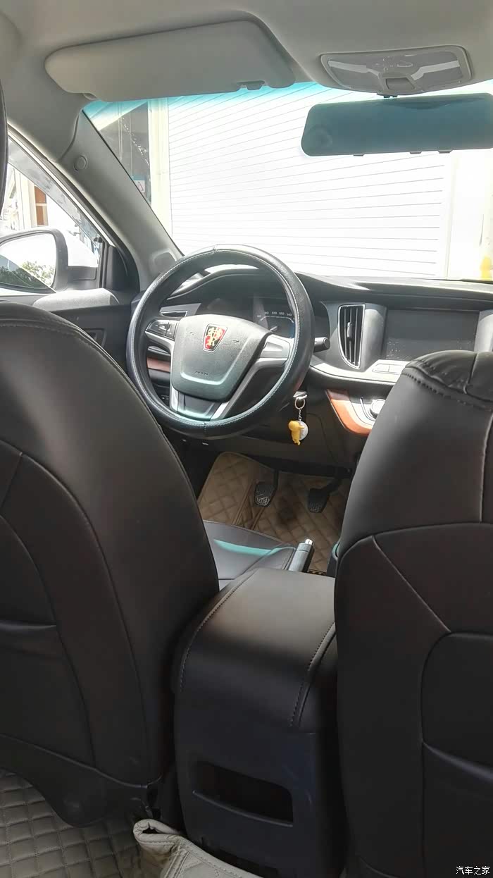 荣威360风骚改棕色内饰与黑棕真皮座椅