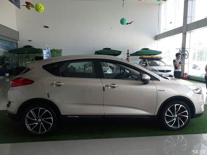 哪位大神有吉利帝豪gs 黑色 金色 外观图?