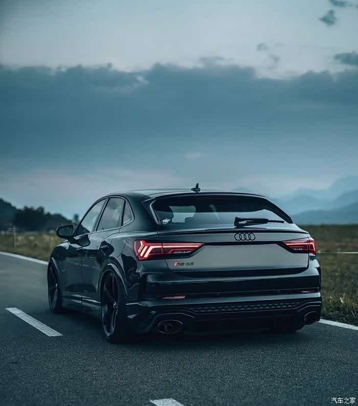 黑武士奥迪rsq3sportbck就这趴下来的姿态真帅
