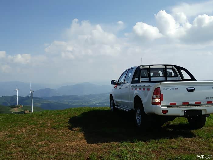 驾着小拓到我们云南本地的基督山顶峰