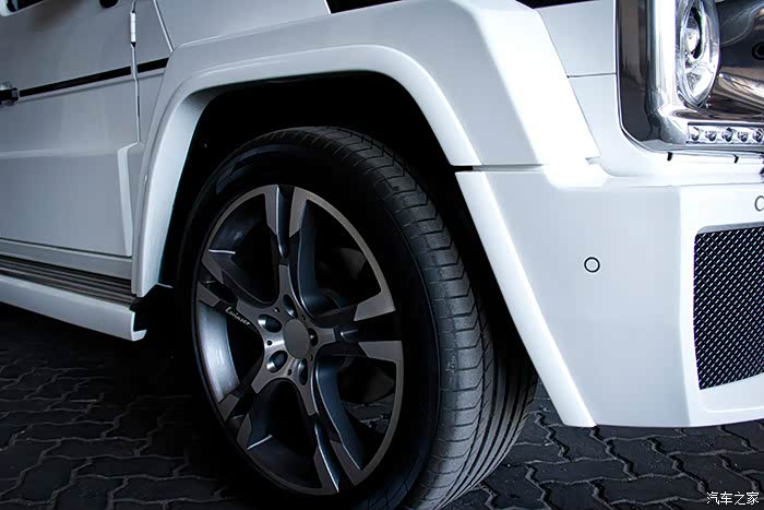 上点基于奔驰g500定制的白色lorinserg60l图给大家看看