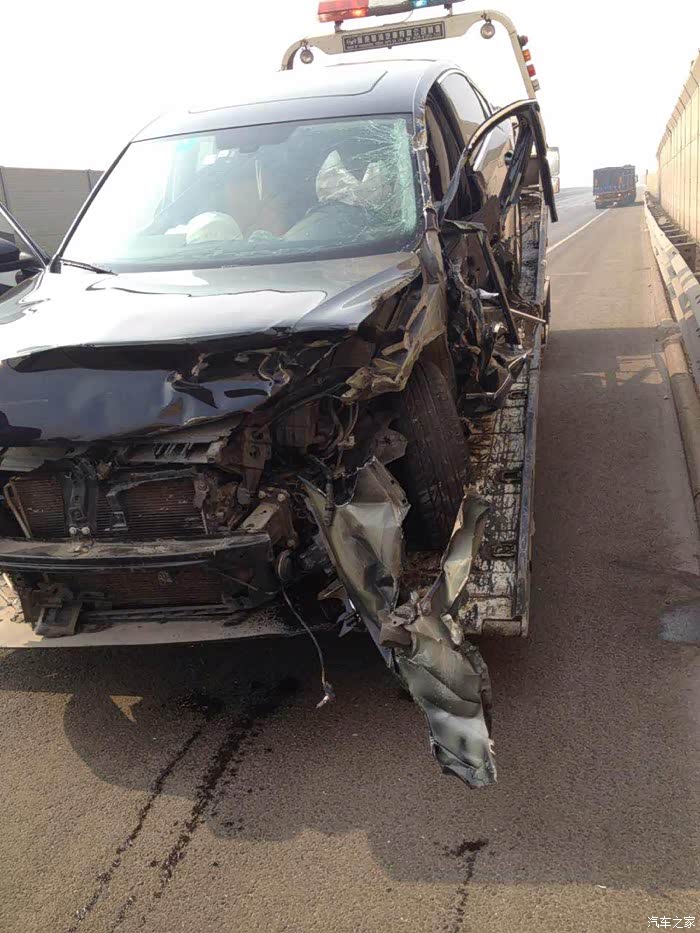 我的14年1.8t帕萨特开了一年在沿海高速弄报废 今天4月提的17款1.8t