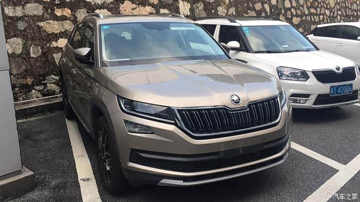 柯迪亚克新增一个车身颜色叫曙光金