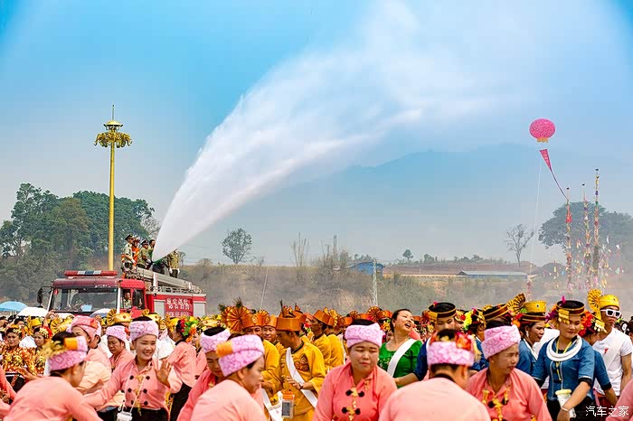 自驾云南芒市瑞丽放纵湿身泼水节