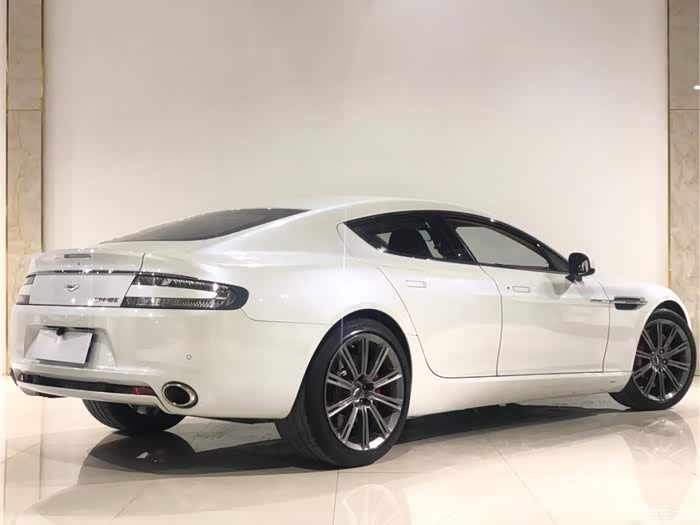白色的阿斯顿马丁astonmartin车头设计优雅爱了