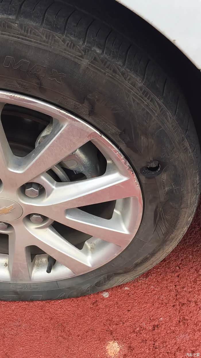 轮胎破了一个,求购一个